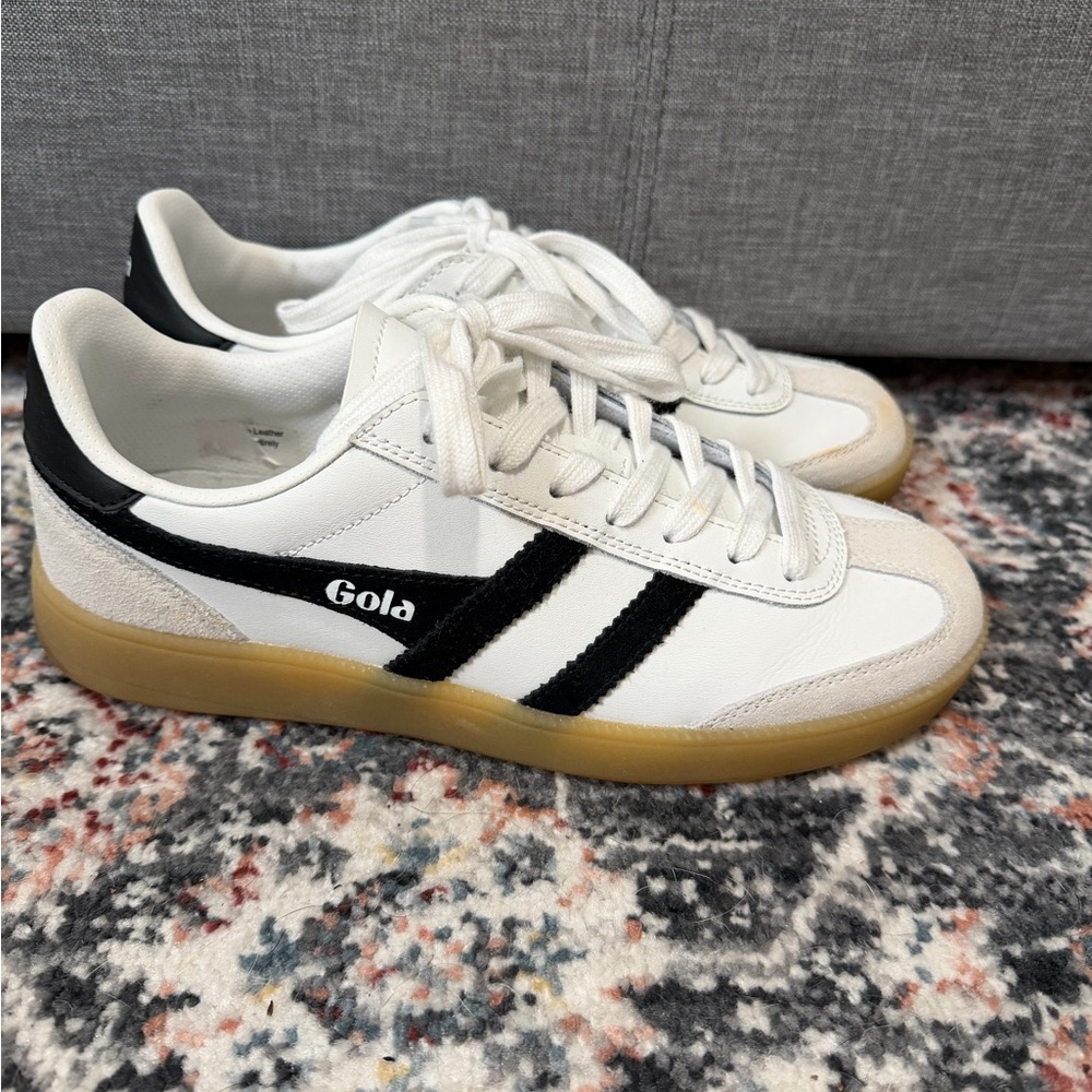 Gola wome’s White Viper Sneakers with Black Stripes and Gum Sole